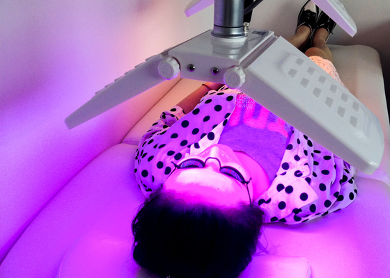 PDT Anti Aging LED Light Skin Treatment دستگاه زیبایی حداکثر 120mw / cm2 در هر سر